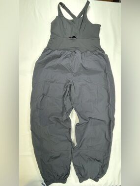Sleeveless Black Cropped-Waist Jumpsuit with Elastic Ankles